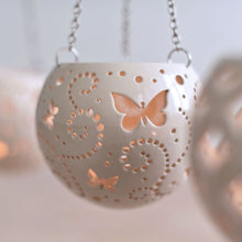 Įkelti vaizdą į galerijos rodinį, drugeliai Pakabinama Žvakidė vazonas sukulentams gimtadienis kalėdos nauji metai vestuvės dovana keramika molis šeimos židinys dariaus keramika
