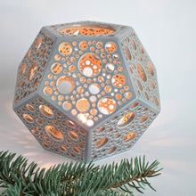 Įkelti vaizdą į galerijos rodinį, žvakidė dodekaedras pilkas geometrinė gimtadienis kalėdos nauji metai vestuvės dovana keramika molis namų dekoras dariaus keramika
