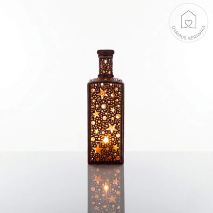 Ažūrinė rankų darbo keraminė žvakidė butelio formos interjerui