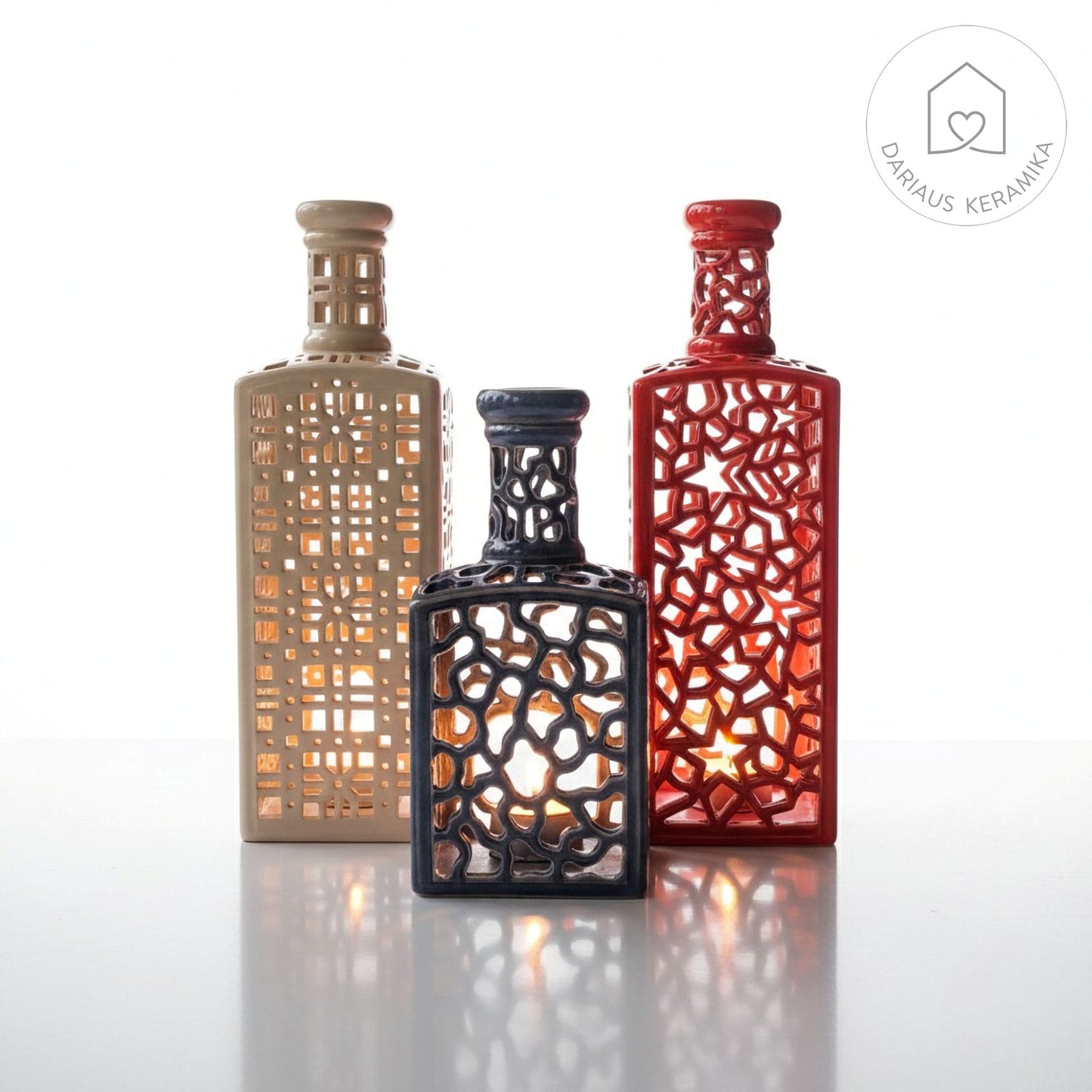 Ažūrinė rankų darbo keraminė žvakidė butelio formos interjerui