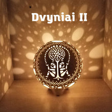 Įkelti vaizdą į galerijos rodinį, molinė žvakidė su zodiako ženklu atrologija gimtadienis dovana dariaus keramika
