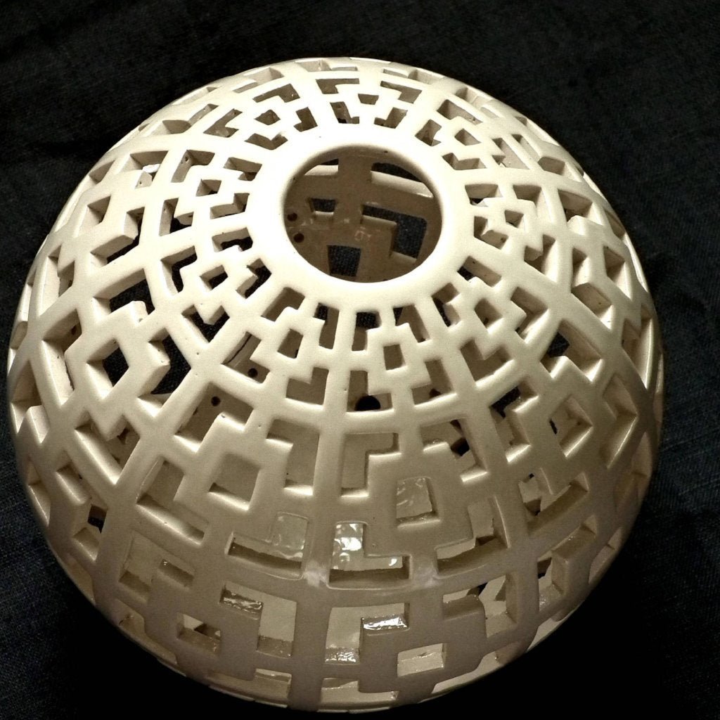 Ažūrinė keraminė žvakidė „Geometrinė“ - Dariaus keramika