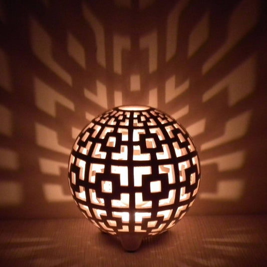 Ažūrinė keraminė žvakidė „Geometrinė“ - Dariaus keramika