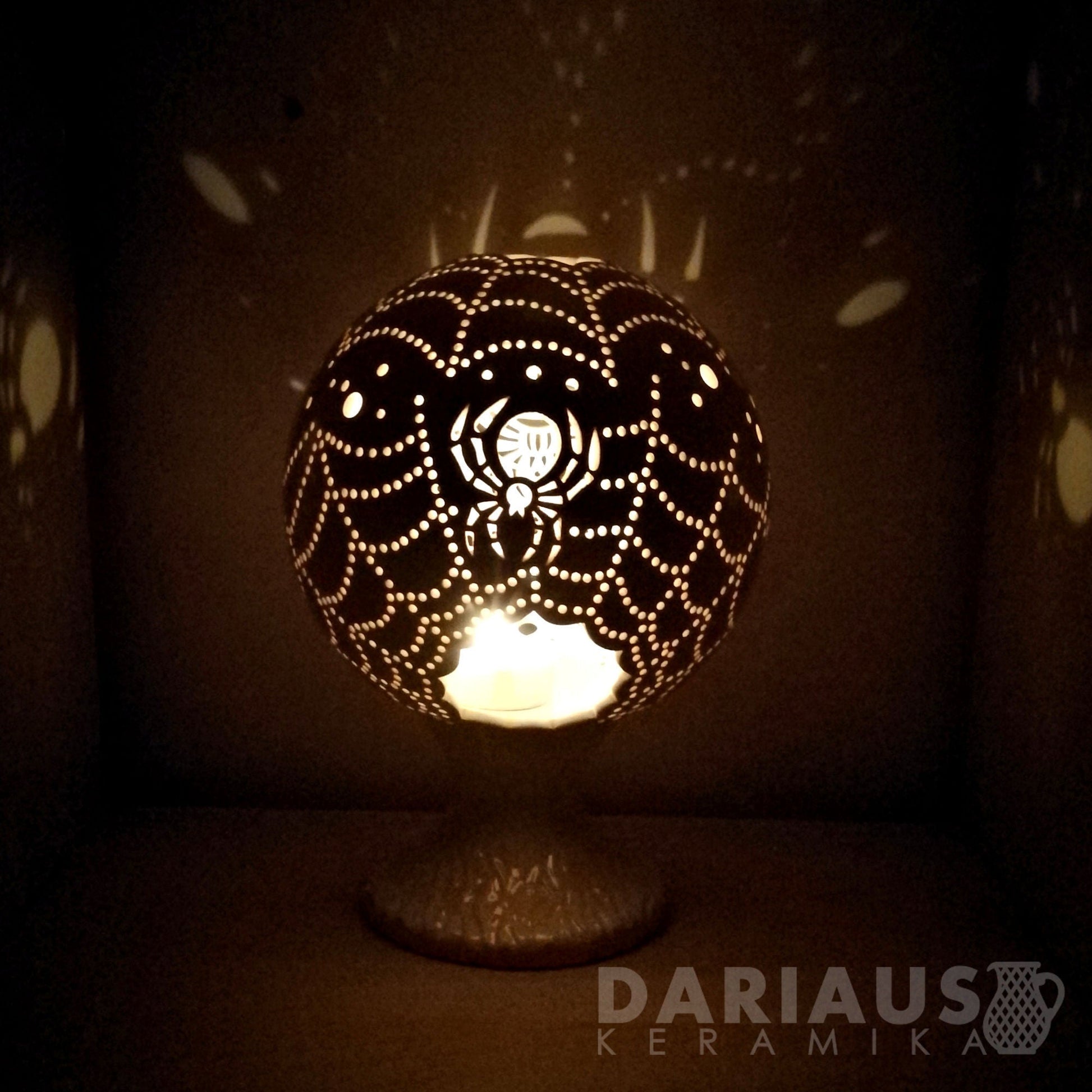 Ažūrinė keraminė žvakidė „Vorai“ - Dariaus keramika