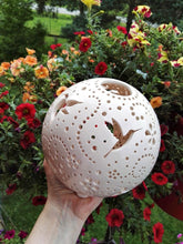 Įkelti vaizdą į galerijos rodinį, žvakidė kolibriai paukščiai gimtadienis kalėdos nauji metai vestuvės dovana keramika molis šeimos židinys dariaus keramika

