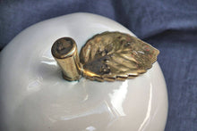Įkelti vaizdą į galerijos rodinį, keraminis indas dubuo obuoliukas dekoruotas auksu

