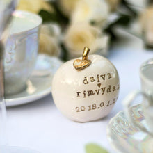 Įkelti vaizdą į galerijos rodinį, Auksas personalizuota obuolys šeimos medis židinys gimtadienis kalėdos nauji metai vestuvės dovana keramika molis namų dekoras dariaus keramika
