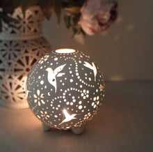 Įkelti vaizdą į galerijos rodinį, žvakidė kolibriai paukščiai gimtadienis kalėdos nauji metai vestuvės dovana keramika molis šeimos židinys dariaus keramika

