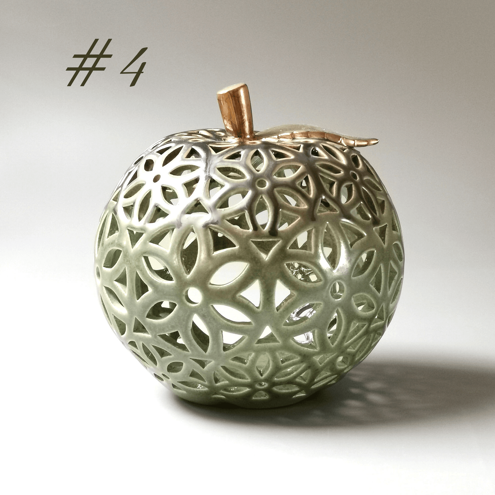 Šeimos židinys žvakidė obuoliukas paauksuotu lapeliu puiki vestuvių dovana jauniesiems arba kaip namų dekoro elementas.